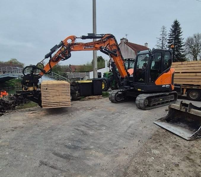 Horizon Espaces Verts DEVELON, engins de chantier