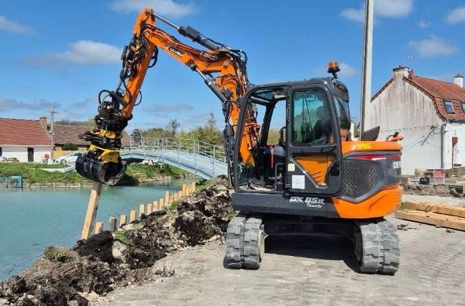 Horizon Espaces Verts DEVELON, engins de chantier
